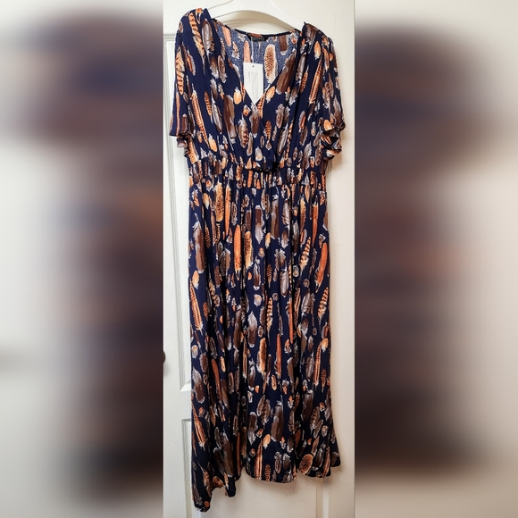 NEW Flowy Feather Dress w Slit Size 18-20 Plus 2X - Picture 1 of 6
